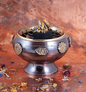 Brûleur d'encens tibétain en laiton avec 7 signes des chakras et parfum de bois de santal, fait main pour la méditation, saison printanière - Product Image 3