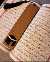 Marque-page en bois de luxe personnalisé avec incrustation de nacre, gravé au laser, avec pompon et mosaïque de coquillages élégante