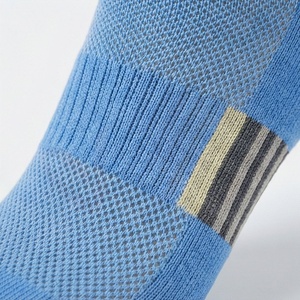 Chaussettes ras du cou pour hommes, bleu uni, tricotées, respirantes, en coton, polyester et élasthanne, pour le sport d'été, style classique - Product Image 5