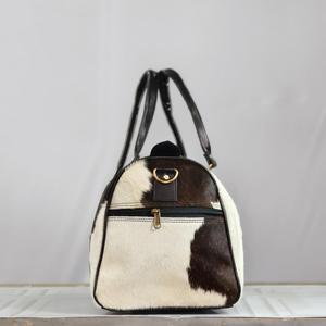 Bolsa de Viaje de Cuero Vacuno con Cierre de Cremallera y Diseño Portátil para Viajar - Product Image 4