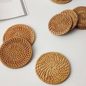 Plato Tejido a Mano con Patrón Circular de Mimbre y Hierba Marina Natural, Tema Floral, Ecológico, Decoración para Mesa del Hogar, Marca TUYET DUNG - Product Image 1