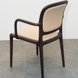Chaise de salle à manger de luxe nordique moderne, ergonomique, avec accoudoirs en bois et dossier en cuir - Design contemporain pour la maison, le bureau, les hôtels PISANO - Product Image 2