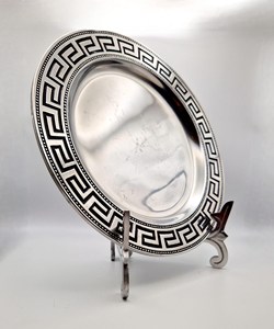 Assiette de Présentation Style Royal Finition Or Antique Vaisselle Décorative pour Événements de Luxe - Product Image 4