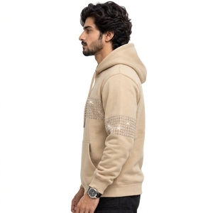 Detalles de cristal, tela transpirable, ajuste cómodo, costuras duraderas y sudadera con capucha premium personalizada con pedrería que llama la atención. - Product Image 4