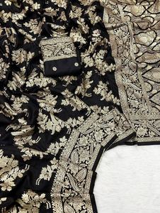 Exclusivo sari de seda khadi RN, tejido suave y puro, con blusa con código de barras, ideal para bodas y fiestas indias. - Product Image 2