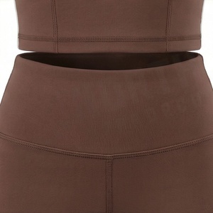 Conjunto de yoga marrón para mujer, top corto con espalda cruzada y bloques de color, shorts de cintura alta con rayas laterales, conjunto de 2 piezas para gimnasio - Product Image 5