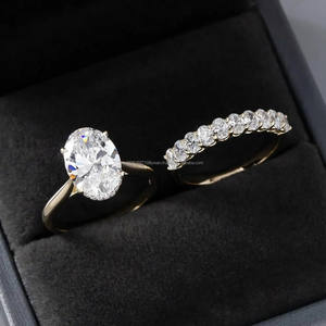 Élégante bague de fiançailles plaquée or 14 carats avec diamant central ovale et bracelet en diamant assorti, cadeau de bijoux de mariage classique - Product Image 1