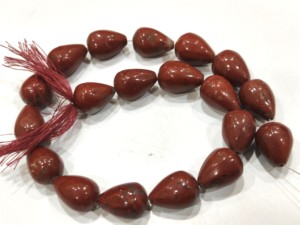 ลูกปัดหยดน้ำแจสเปอร์สีแดงธรรมชาติคุณภาพสูง ผิวเรียบ ขนาด 10x15 มม. ยาว 8 นิ้ว ขายเป็นเส้น สำหรับทำเครื่องประดับ - Product Image 1