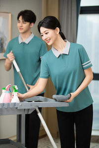 Uniforme de Trabajo para Personal de Limpieza de Hotel, Primavera-Verano, Manga Corta, Ropa de Trabajo Profesional para Servicio de Resort - Product Image 4