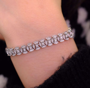 Bracelet chaîne géométrique classique plaqué rhodium avec pierres de zircon rondes, bijoux de mode pour femmes - Product Image 1