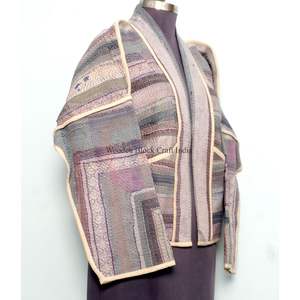 Veste multicolore faite à la main en coton 100% avec imprimé floqué, broderie Kantha, patchwork tricoté, détails boutonnés, veste vintage du Rajasthan - Product Image 2