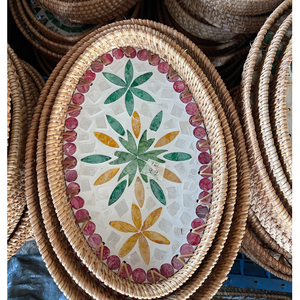 Juego de bandejas decorativas de ratán tejido ecológico con posavasos con incrustaciones de conchas naturales para interiores de lujo - Product Image 2