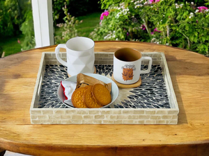 ถาดเสิร์ฟกาแฟทรงสี่เหลี่ยมหรูหรา ประดับมุกและเคลือบเงา ทำด้วยมือจากไม้โดยบริษัท Blossom Craft India - Product Image 5