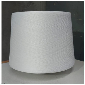 Venta al por mayor de fábrica: Hilo de algodón crudo blanco peinado compacto Ne 20s 30s, antipilling, 100% algodón hilado en anillo para tejido de punto. - Product Image 1