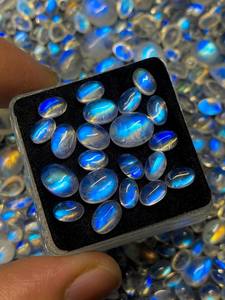 มูนสโตนสีขาวรุ้งรูปไข่แบบคาโบชอง  พร้อมแสงสีฟ้า  ขนาด 6x4 มม. ถึง 10x14 มม. สำหรับทำเครื่องประดับ - Product Image 3