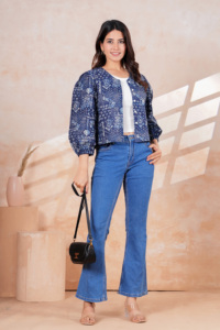 Blusa informal azul estampada para mujer – Elegante camisa con botones y mangas abullonadas para uso diario - Product Image 6