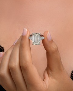 Bague de fiançailles en diamant de laboratoire taille émeraude 11 carats _ Bague trois pierres en platine _ Bague trois pierres en diamant allongé type trilogie - Product Image 3