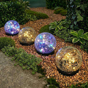Outdoor garden decoration solar crackle globes - Product Image 1