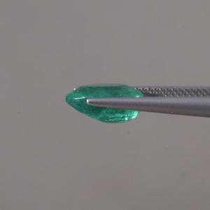 Esmeralda Natural Certificada IGI, Venta al por Mayor, 3 Quilates, Corte Ovalado 11x8mm, Excelente Calidad, Verde Claro, Tratada con Calor, para Joyería - Product Image 2