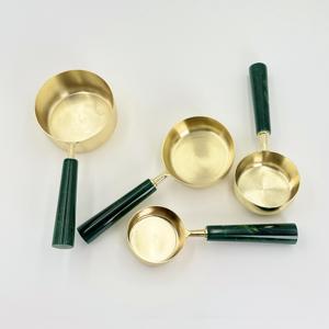 Ensemble de tasses et cuillères à mesurer en acier inoxydable Be-Safe Kitchen, 4 pièces, avec poignée en résine, pour ingrédients secs et liquides - Product Image 3