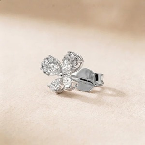 Boucles d'oreilles clous papillon en or blanc 9K avec diamant taille poire de 1,60 carat cultivé en laboratoire, bijoux fins en gros - Product Image 2