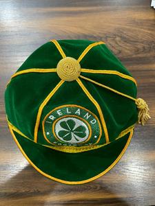 Gorra de terciopelo personalizada OEM ODM con bordado, visera plana, cierre a presión, al por mayor, para graduación, sombrero académico con nombre, número y logotipo. - Product Image 2
