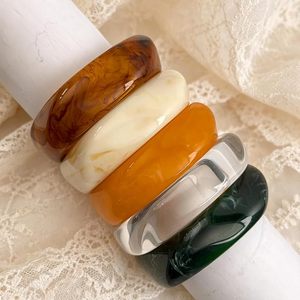 Ensemble de bracelets épais personnalisables en résine acrylique plaqué or, forme cœur vintage, pour anniversaire de femme, avec assistance 24h/24 et 7j/7 - Product Image 2