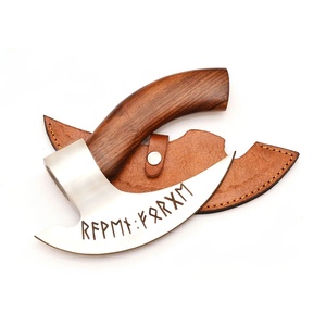Ahmad Fabric Cabeza de hacha tipo tomahawk con base plana, hoja de acero forjado (4 filos de corte), mango de madera de palisandro, cortador de pizza, 1 KG, funda de cuero - Product Image 1