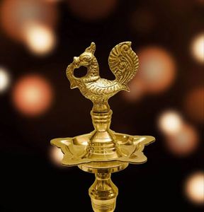 Support de lampe à huile Diya Deepak en laiton élégant, motif paon, style Art traditionnel indien Villa - Product Image 3