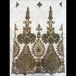 Único tejido bordado a mano con cristales y piedra incrustada - Product Image 1