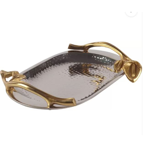 ถาดเสิร์ฟโลหะดีไซน์หรูหรา พร้อมหูจับรูปดอกคาลล่าลิลลี่สีทองสุดพิเศษ ถาดเสิร์ฟรูปวงรีลายตอก สำหรับตกแต่งบ้านและอุปกรณ์ครัว - Product Image 1