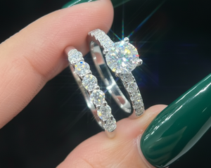 แหวนหมั้นโมอิสซาไนต์คลาสสิก AMBER JEWELS T-1148 เงินแท้ 925 ชุบโรเดียม รับรองโดย IGI ประดับเพชรแบบ Pave Setting สำหรับทั้งชายและหญิง - Product Image 4