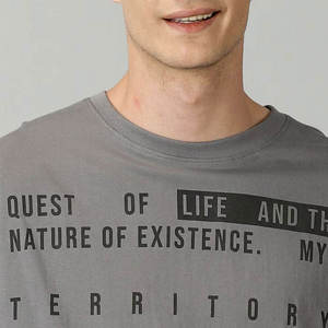 T-shirt gris surdimensionné pour homme avec imprimé lettres, manches courtes, col rond, jersey décontracté en coton respirant - Product Image 4