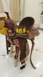 Silla de montar western de cuero genuino nueva, hecha a mano, ligera, con adornos florales y detalles en verde azulado, para carreras de barriles, con asiento profundo y portátil. - Product Image 3