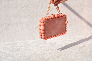 Bolso de mano artesanal con cuentas de resina de melocotón, bolso de lujo para fiestas nocturnas, para mujeres, bodas, eventos de cóctel. - Product Image 3