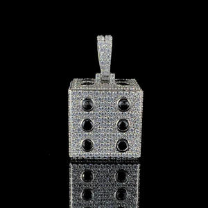 จี้ลูกเต๋าสุดหรูประดับเพชรโมอิสฮิปฮอประยิบระยับลูกเต๋านำโชค925จี้เงินสเตอร์ลิงเล่นการพนันสำหรับผู้ชายและผู้หญิง - Product Image 1