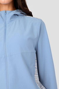 Ensemble veste coupe-vent légère à capuche et short pour femme, survêtement athlétique à fermeture éclair intégrale, tenue de sport décontractée avec panneaux contrastés - Product Image 4