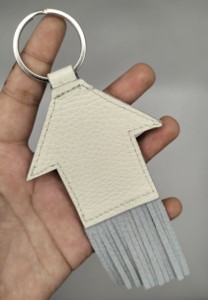 High Quality Genuine <b>Leather</b> House <b>Key</b> <b>Chain</b> Wholesale Customized Keyrings House Shaped Fringes Gift Pendant Fashion Charm - Product Image 4