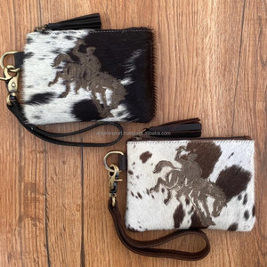 Nuevo pelo de moda en cuero de vaca grabado láser muñequera borla cremallera bolsa cuero de vaca grabado láser llavero Combo conjuntos - Product Image 2