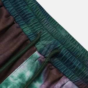 Shorts tie-dye pour hommes, streetwear, soldes, haute qualité, matière durable, en vente - Product Image 4