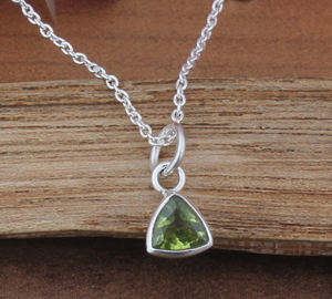 Collar con Colgante de Peridoto Natural en Engaste Vintage, Plata de Ley 925, Corte Trillón, Cadena de Joyería, Regalo de Piedra Natal de Noviembre - Product Image 3