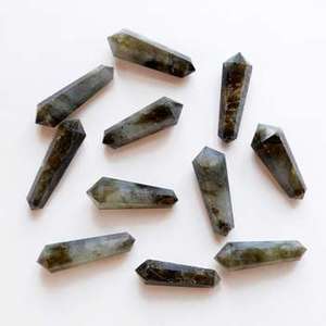 Vente en gros : Meilleure qualité, tour de cristal d'howlite naturelle polie, baguette de quartz, pierre de guérison Reiki, obélisque, pointes de cristal - Product Image 5