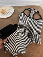 Ensemble deux pièces rayé noir et blanc pour femme, débardeur découpé et short à cordon, tenue décontractée sportive et de détente, vente en gros personnalisée