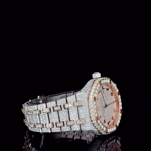 Montre de luxe hip-hop en moissanite pour homme avec cadran entièrement serti de diamants, bracelet haut de gamme, design moderne et affirmé - Product Image 3