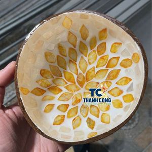 Meilleures ventes : Bols en coquille de noix de coco polie FAITS MAIN, écologiques, certifiés CE, incrustation vintage tournesol doré, artisanat vietnamien - Product Image 1