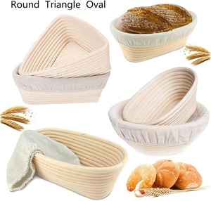 Cesta triangular de madera para fermentar pan con forro reutilizable de ratán de color natural para hacer pan. - Product Image 2