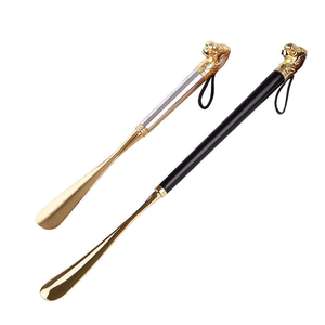 Cuchillo de Zapatos de Metal Premium con Mango Largo y Decorativo con Cabeza de Caballo, Elegante Ayudante para el Calzado en el Hogar y Hotel - Product Image 2
