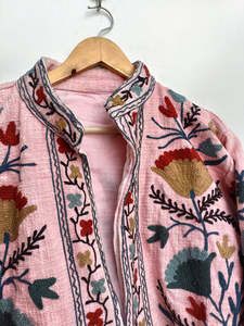 Manteau matelassé en coton indien pour femmes avec broderie Suzani faite à la main, col à revers, manches longues, veste traditionnelle ethnique - Product Image 5