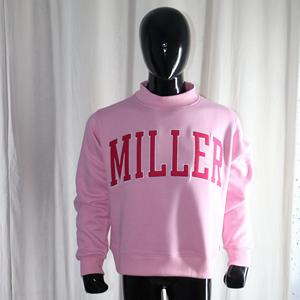 Sudadera MILLER PINK con cuello alto, 100% rojo, con apliques bordados, cuello ancho, URBAN PRODUCTIONS - Product Image 1