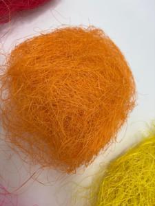 Fibre de sisal naturelle teinte dans des tons vibrants, idéale pour l'artisanat, le tissage, les cordes, la décoration, les pinceaux, les textiles et les projets créatifs en fibres. - Product Image 4